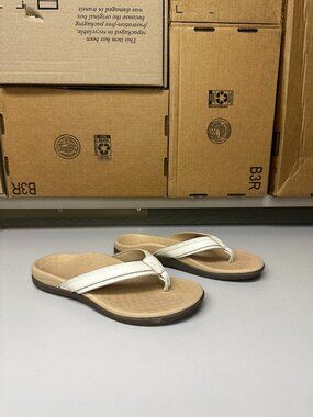 Vionic Tide Sandals - cream - size 8